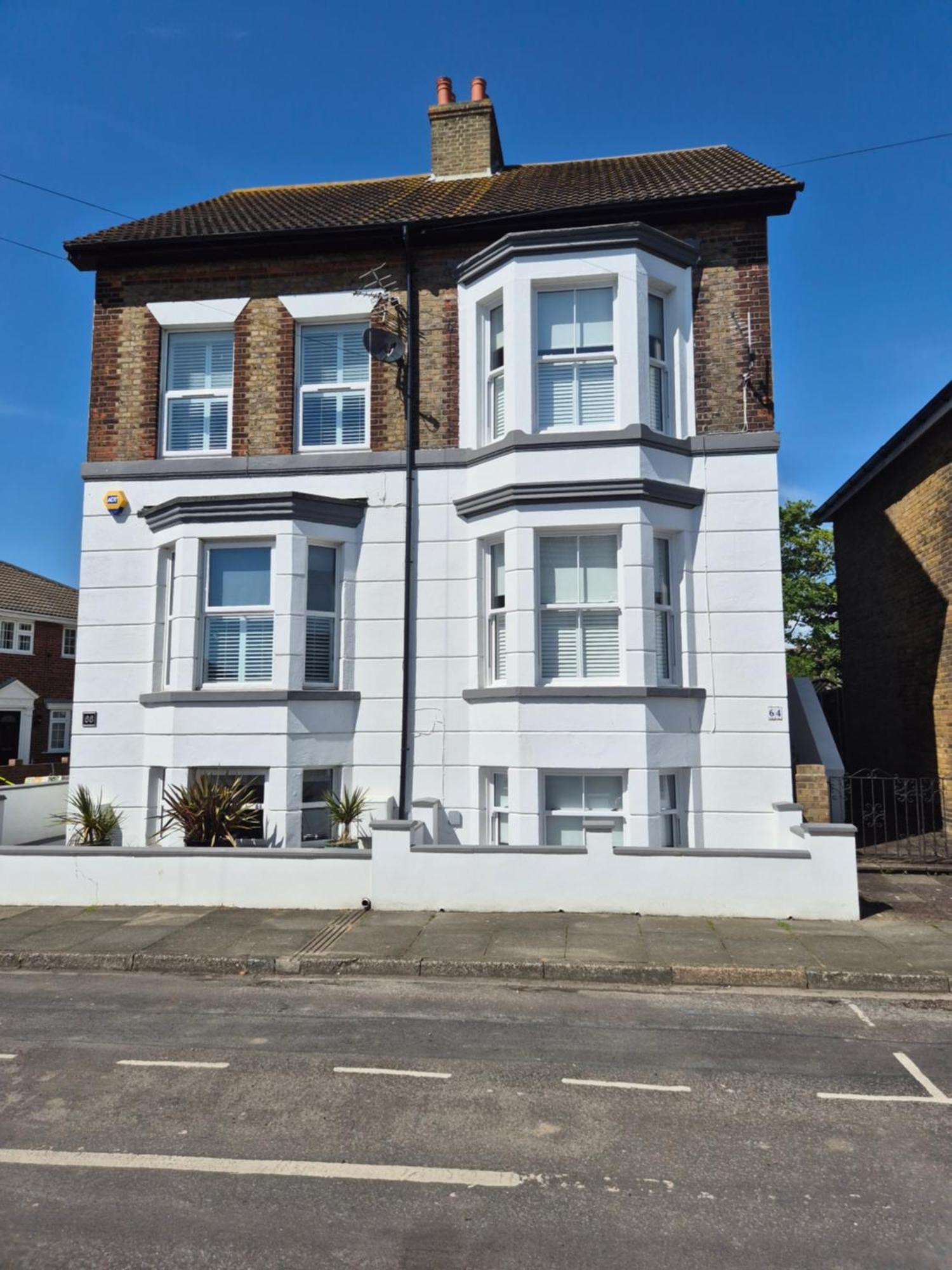 Spacious Seaside Escape In The Heart Of Deal, 4 Mins From The Beach 외부 사진