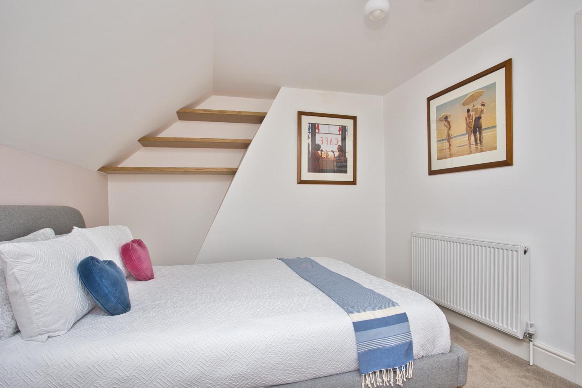 Spacious Seaside Escape In The Heart Of Deal, 4 Mins From The Beach 외부 사진
