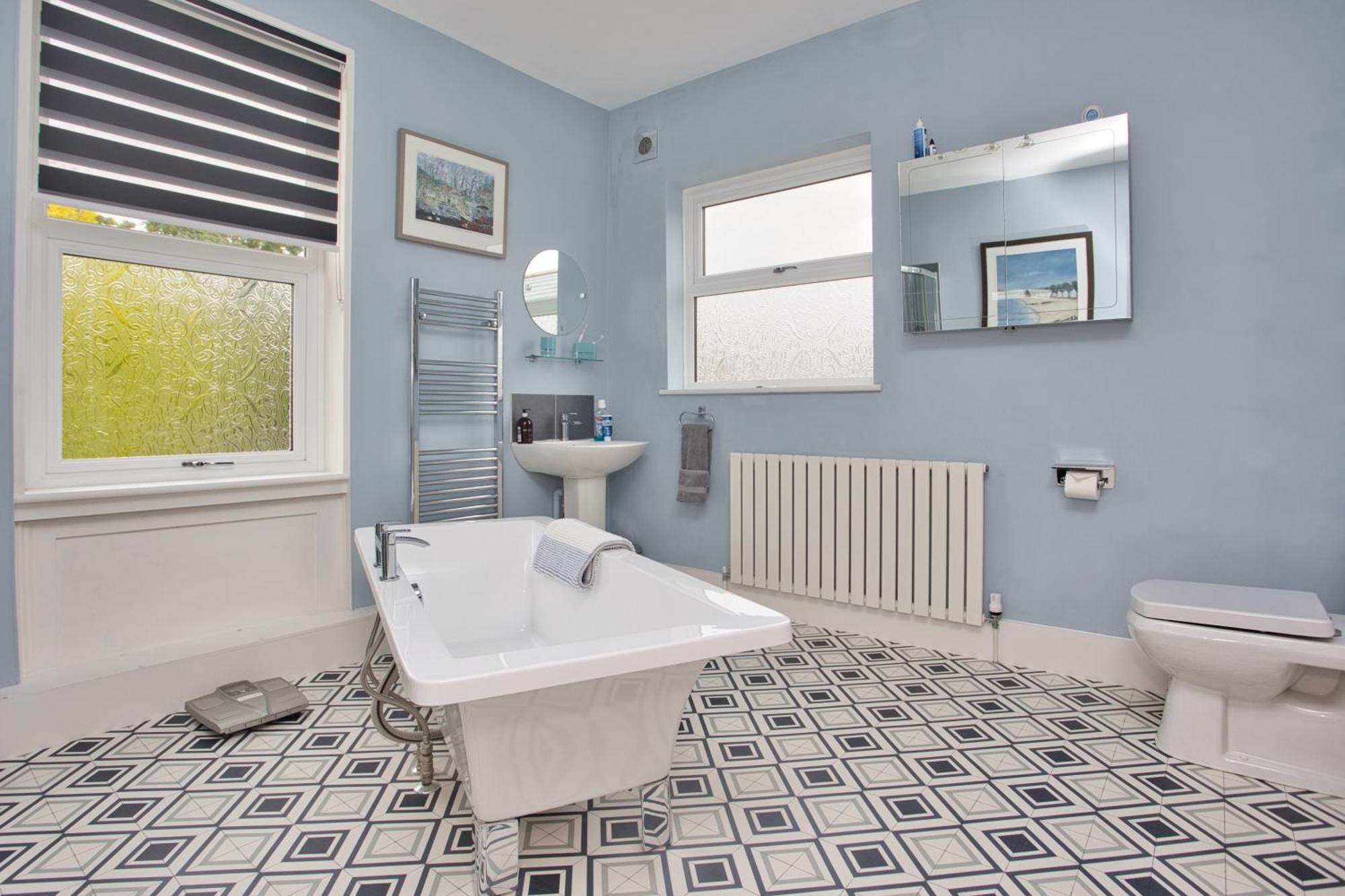 Spacious Seaside Escape In The Heart Of Deal, 4 Mins From The Beach 외부 사진