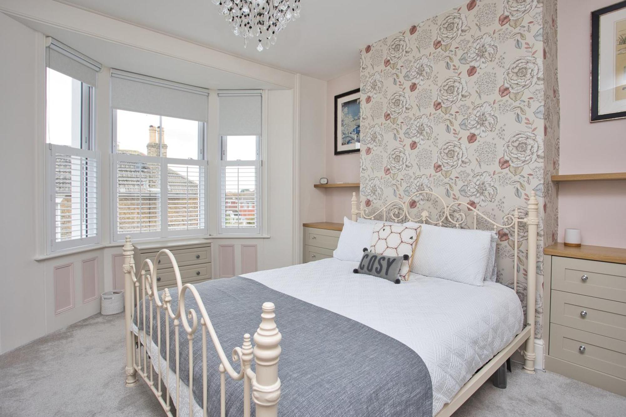 Spacious Seaside Escape In The Heart Of Deal, 4 Mins From The Beach 외부 사진