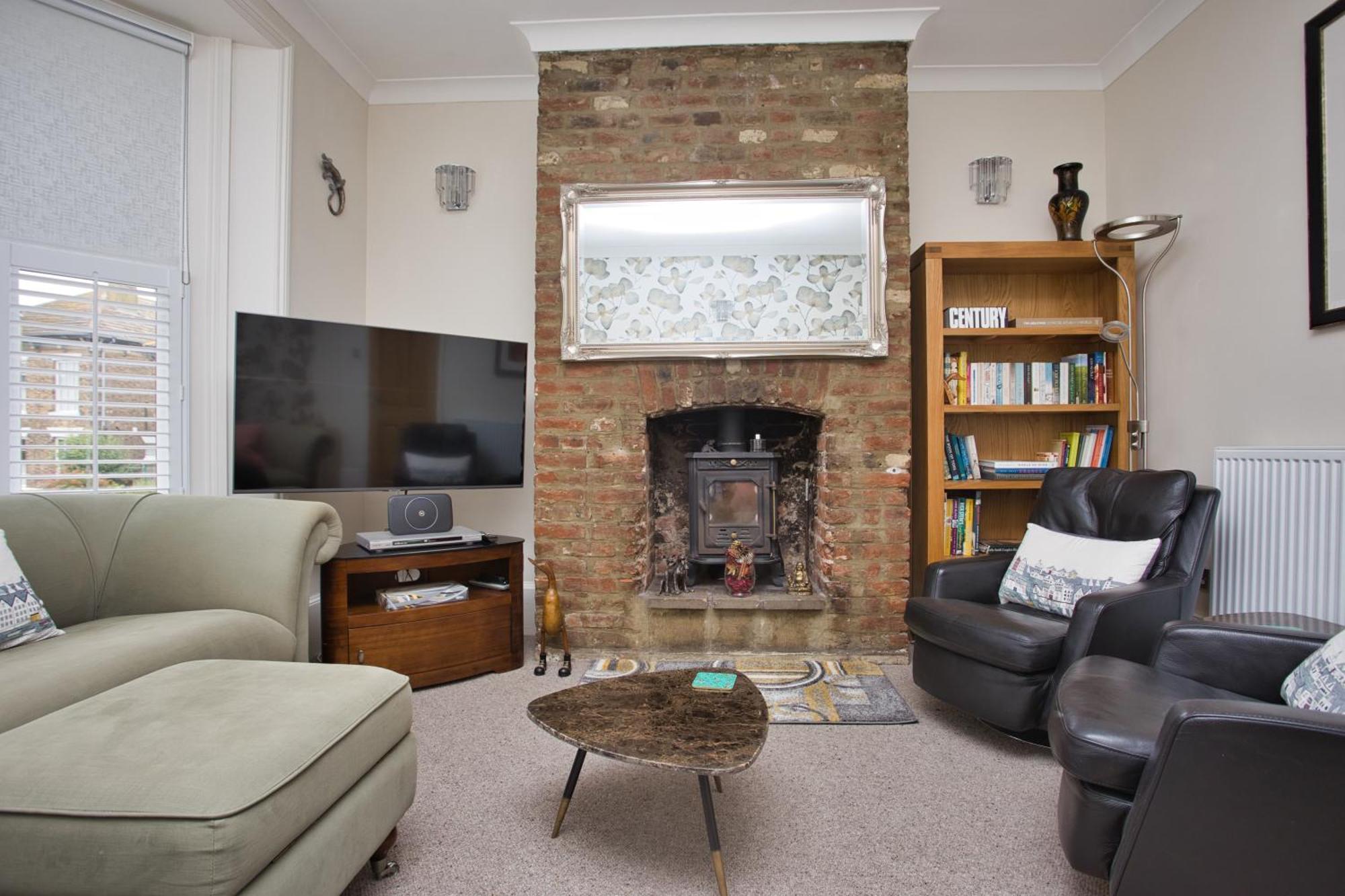 Spacious Seaside Escape In The Heart Of Deal, 4 Mins From The Beach 외부 사진