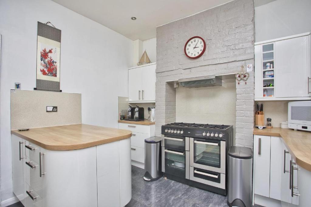Spacious Seaside Escape In The Heart Of Deal, 4 Mins From The Beach 외부 사진