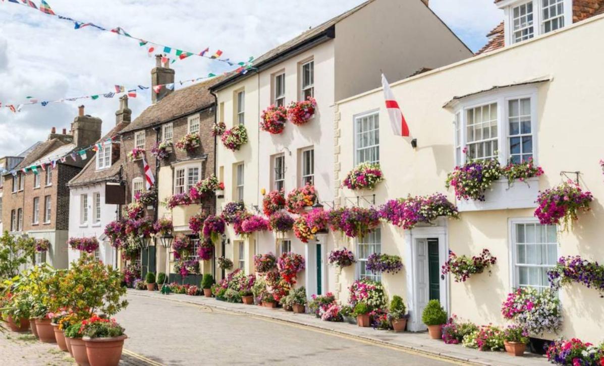 Spacious Seaside Escape In The Heart Of Deal, 4 Mins From The Beach 외부 사진